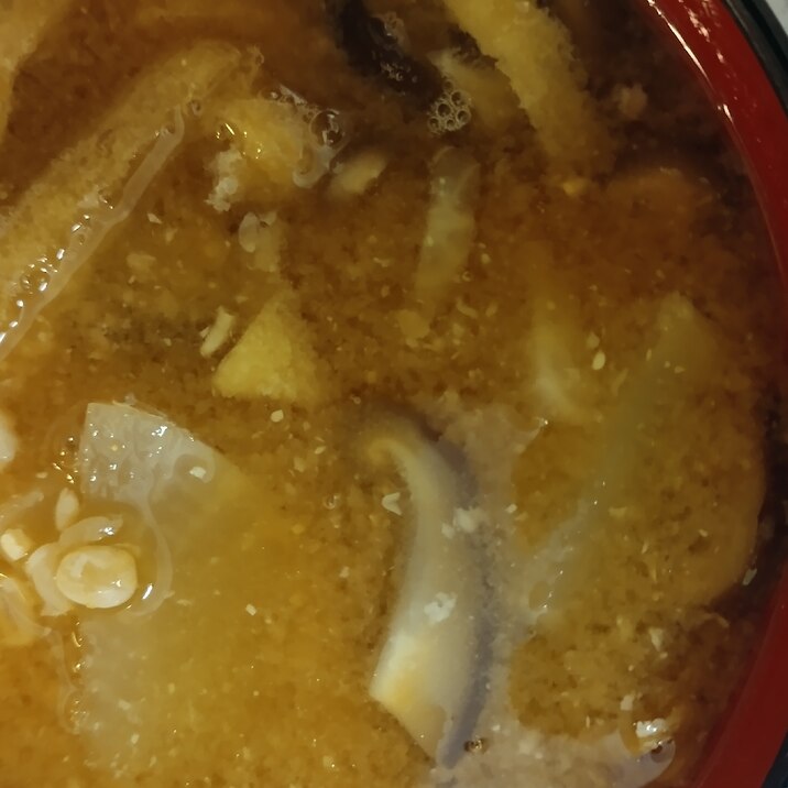 椎茸と大根と油揚げの味噌汁